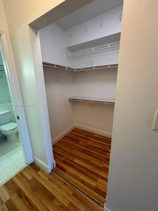 Active With Contract: $2,550 (2 beds, 2 baths, 979 Square Feet)