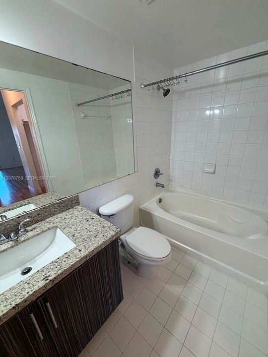 Active With Contract: $2,550 (2 beds, 2 baths, 979 Square Feet)