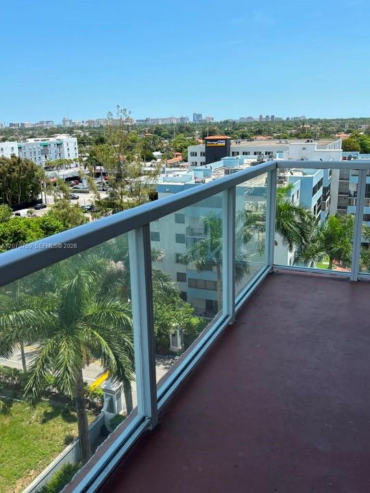 Active With Contract: $2,550 (2 beds, 2 baths, 979 Square Feet)