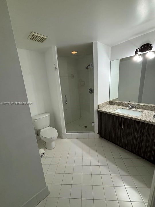 Active With Contract: $2,550 (2 beds, 2 baths, 979 Square Feet)