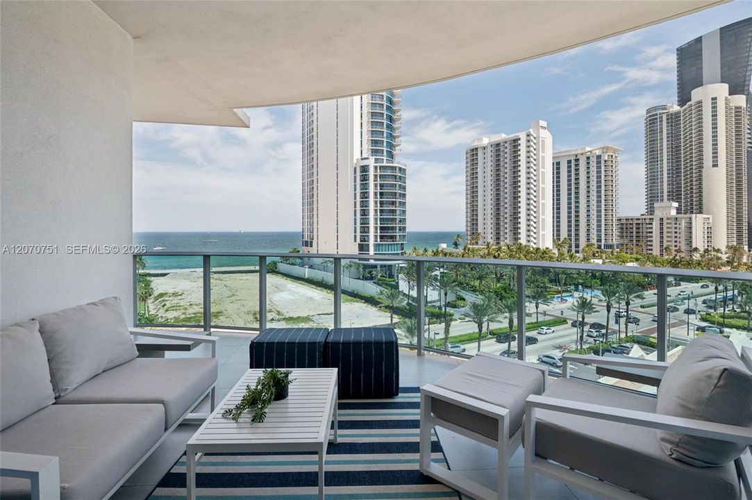 For Rent: $9,500 (3 beds, 3 baths, 2100 Square Feet)