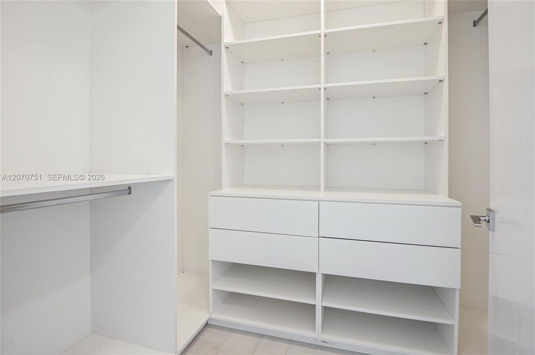 For Rent: $9,500 (3 beds, 3 baths, 2100 Square Feet)