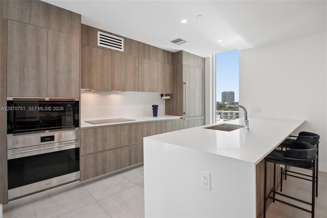For Rent: $9,500 (3 beds, 3 baths, 2100 Square Feet)