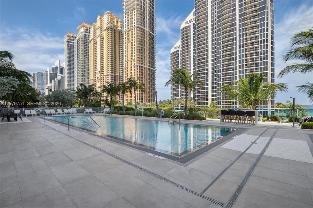 For Rent: $9,500 (3 beds, 3 baths, 2100 Square Feet)
