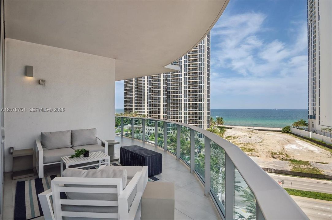 For Rent: $9,500 (3 beds, 3 baths, 2100 Square Feet)