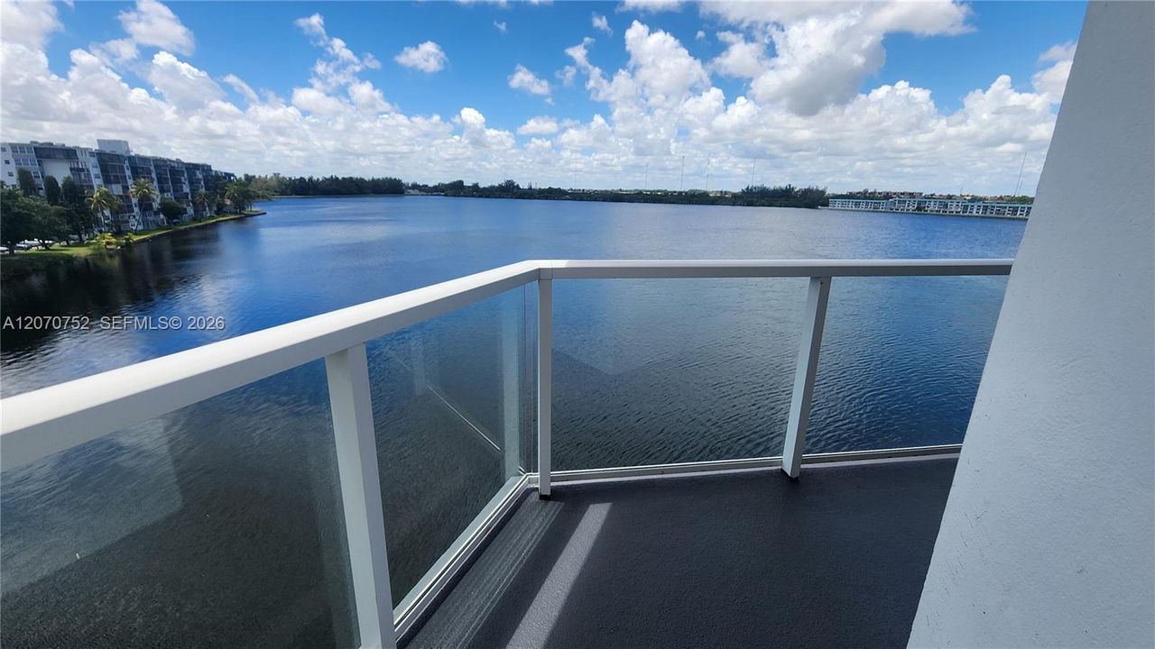 For Rent: $2,300 (2 beds, 2 baths, 1140 Square Feet)
