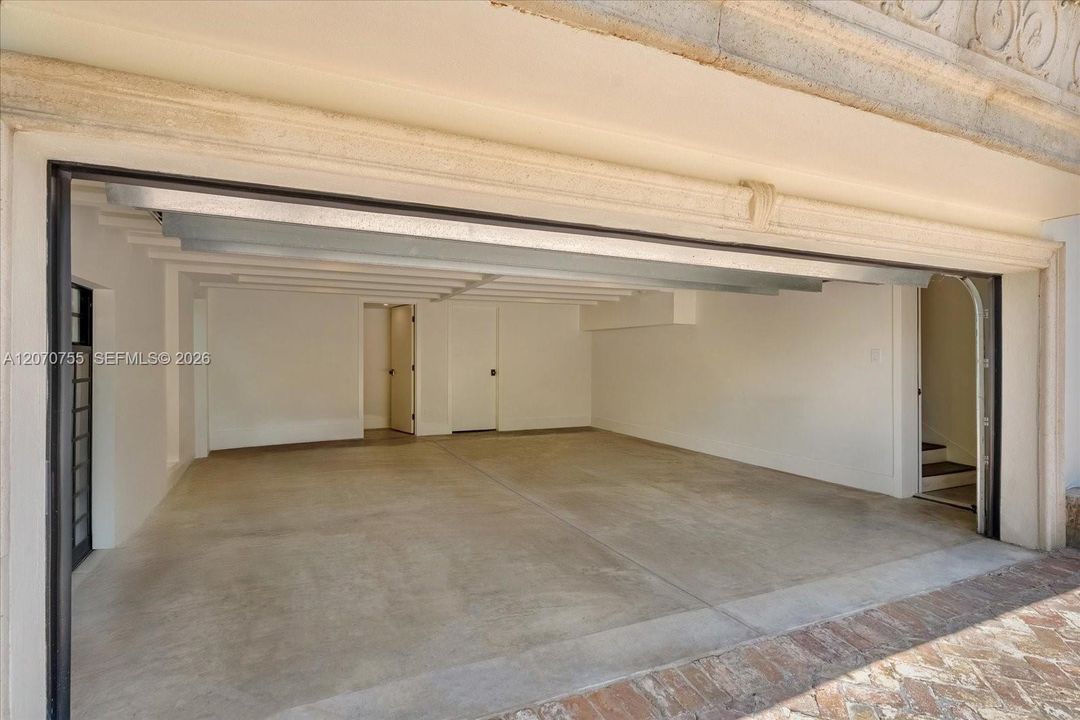 For Rent: $28,000 (4 beds, 3 baths, 2801 Square Feet)