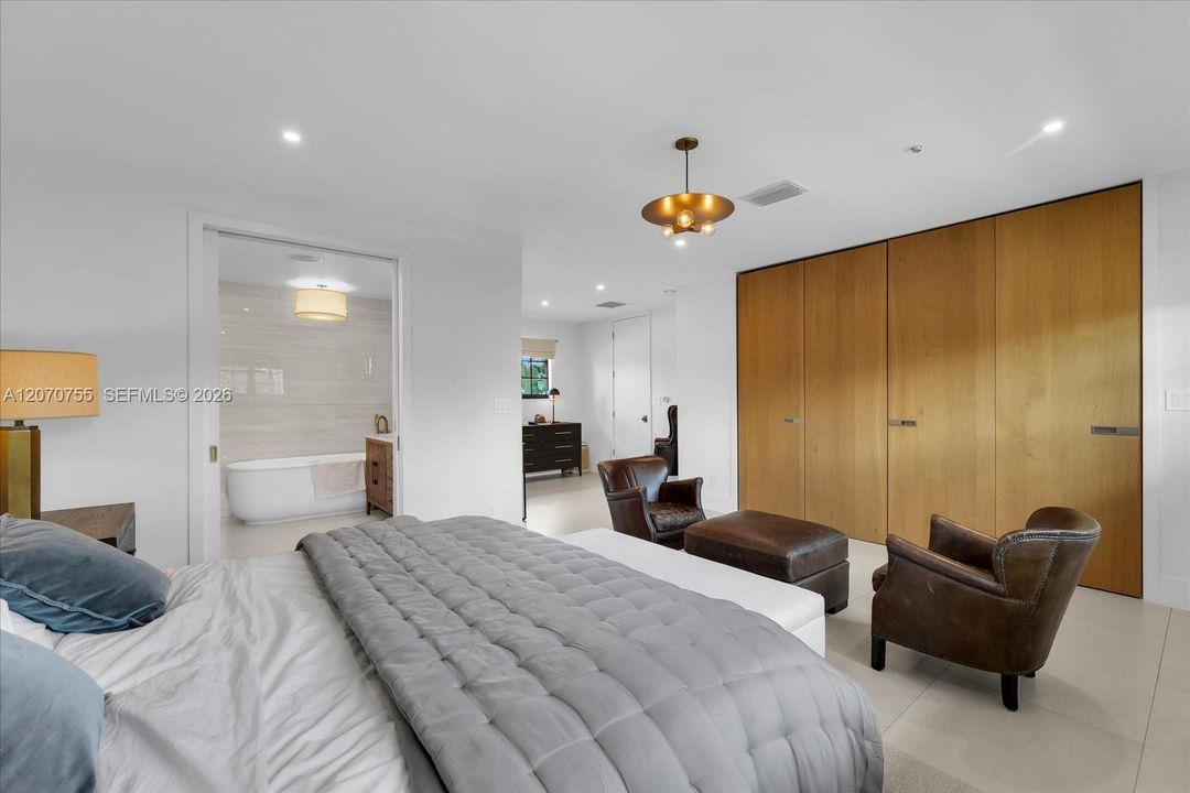 For Rent: $28,000 (4 beds, 3 baths, 2801 Square Feet)
