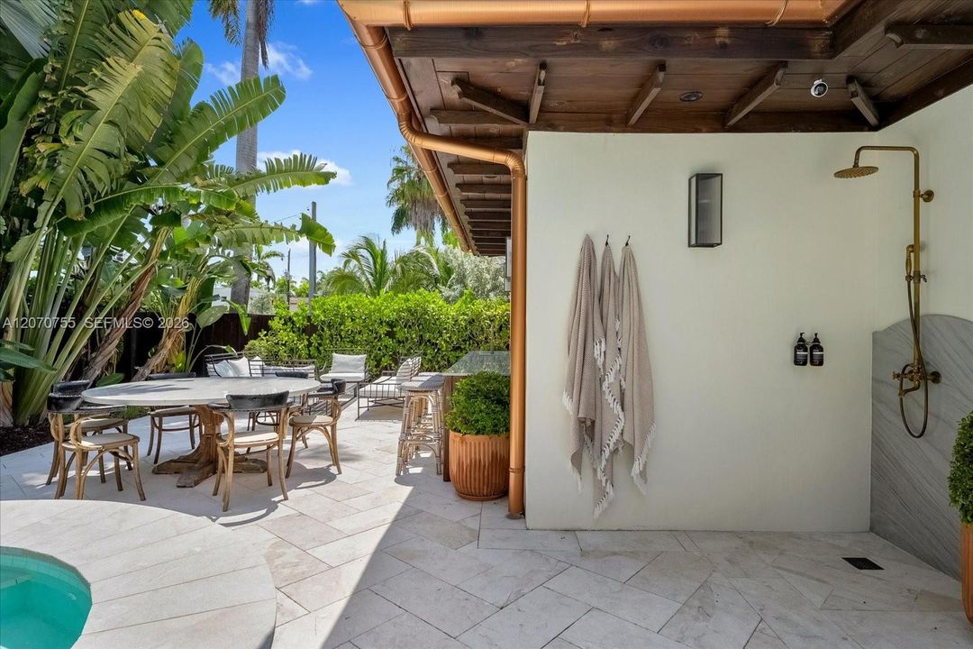 For Rent: $28,000 (4 beds, 3 baths, 2801 Square Feet)