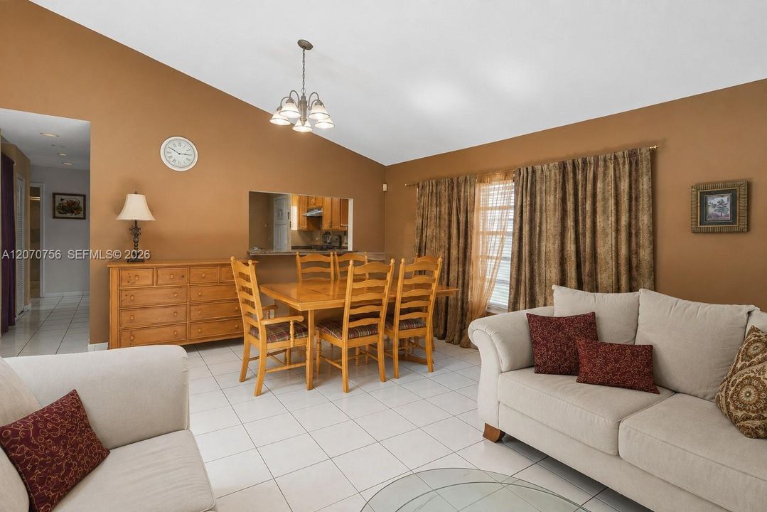 For Sale: $525,000 (3 beds, 2 baths, 1422 Square Feet)