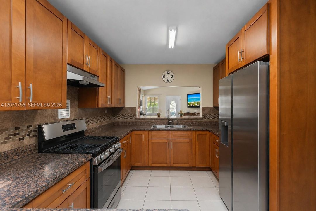 For Sale: $525,000 (3 beds, 2 baths, 1422 Square Feet)