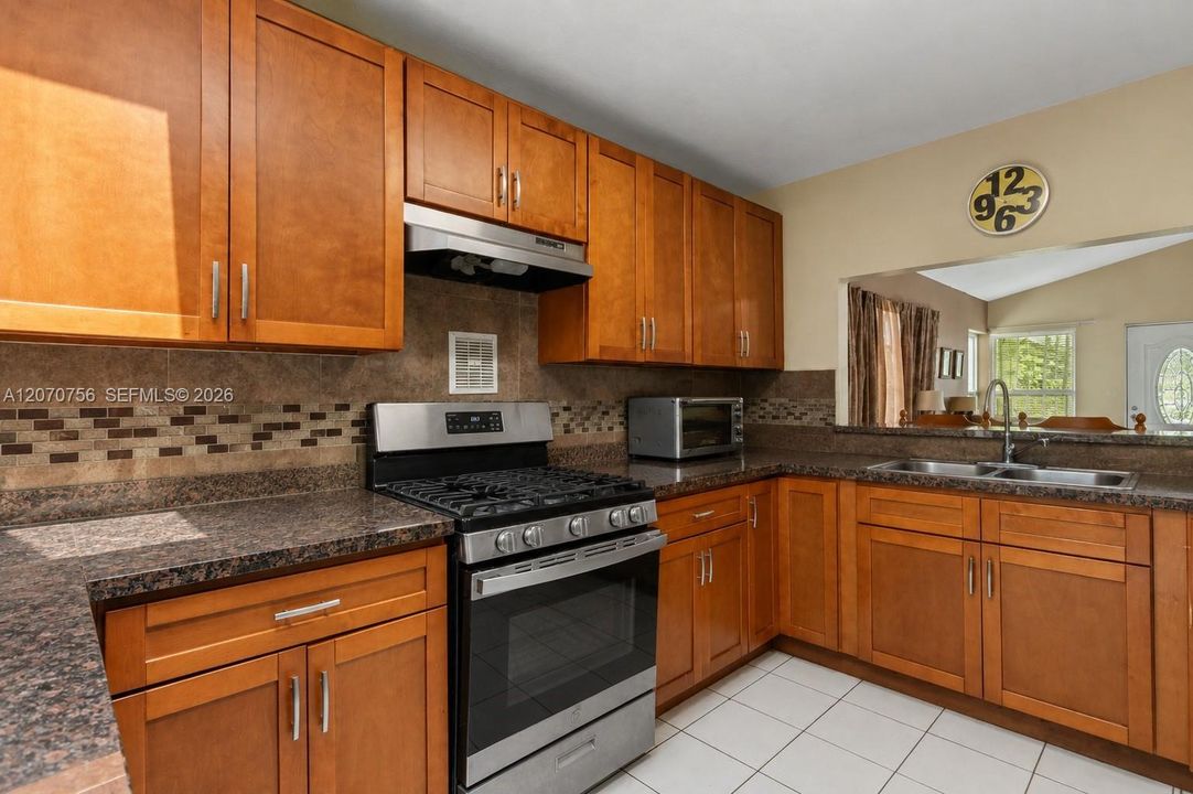 For Sale: $525,000 (3 beds, 2 baths, 1422 Square Feet)