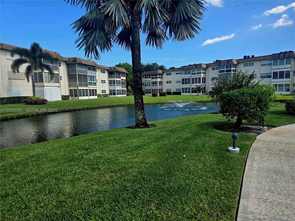 For Sale: $130,000 (2 beds, 2 baths, 944 Square Feet)