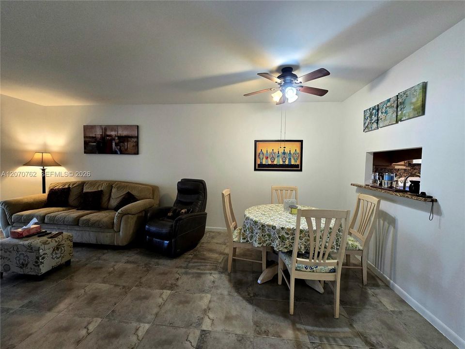 For Sale: $130,000 (2 beds, 2 baths, 944 Square Feet)