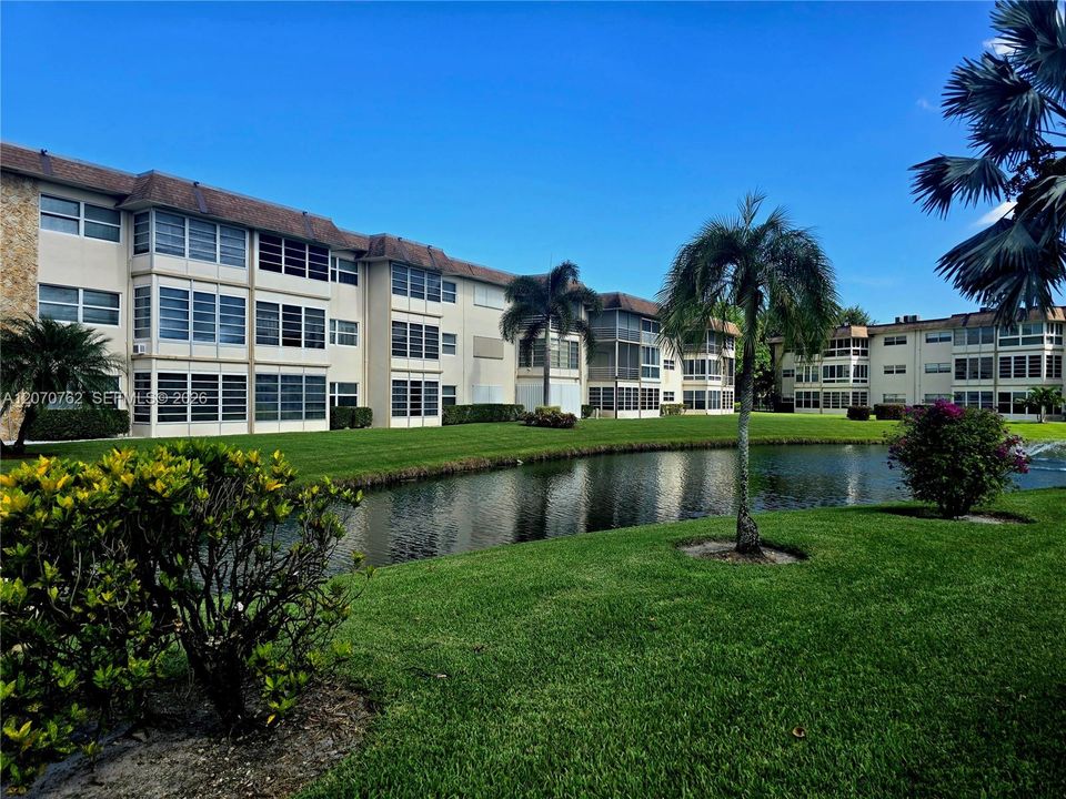 For Sale: $130,000 (2 beds, 2 baths, 944 Square Feet)