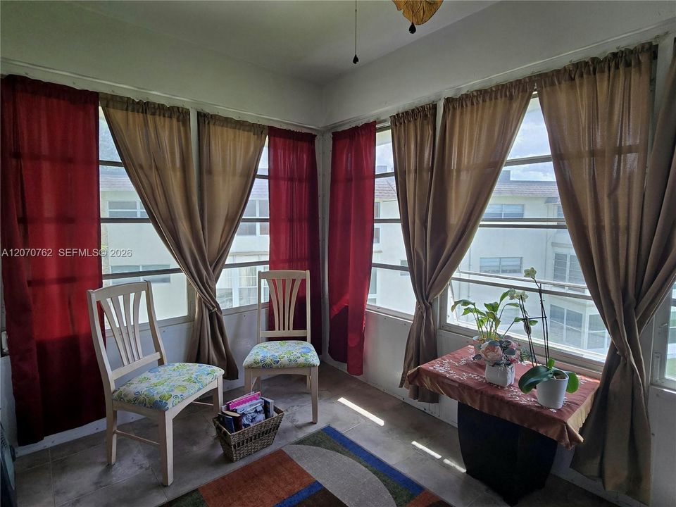 For Sale: $130,000 (2 beds, 2 baths, 944 Square Feet)