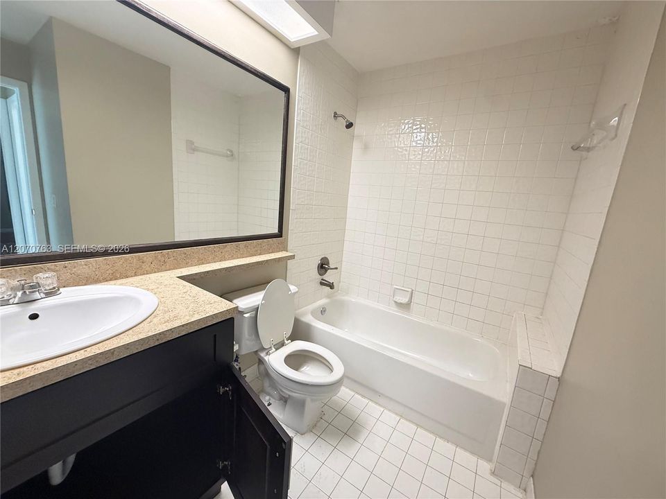 En Venta: $509,900 (4 camas, 3 baños, 2721 Pies cuadrados)