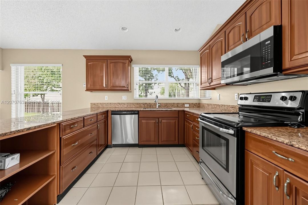 For Sale: $509,900 (4 beds, 3 baths, 2721 Square Feet)