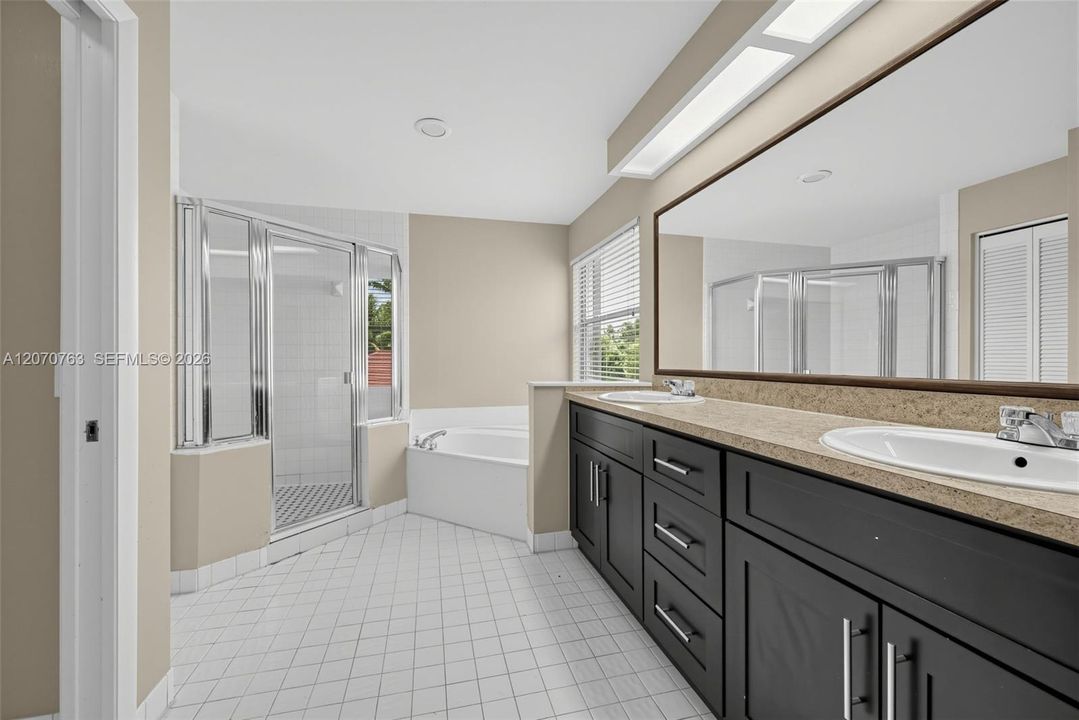 For Sale: $509,900 (4 beds, 3 baths, 2721 Square Feet)