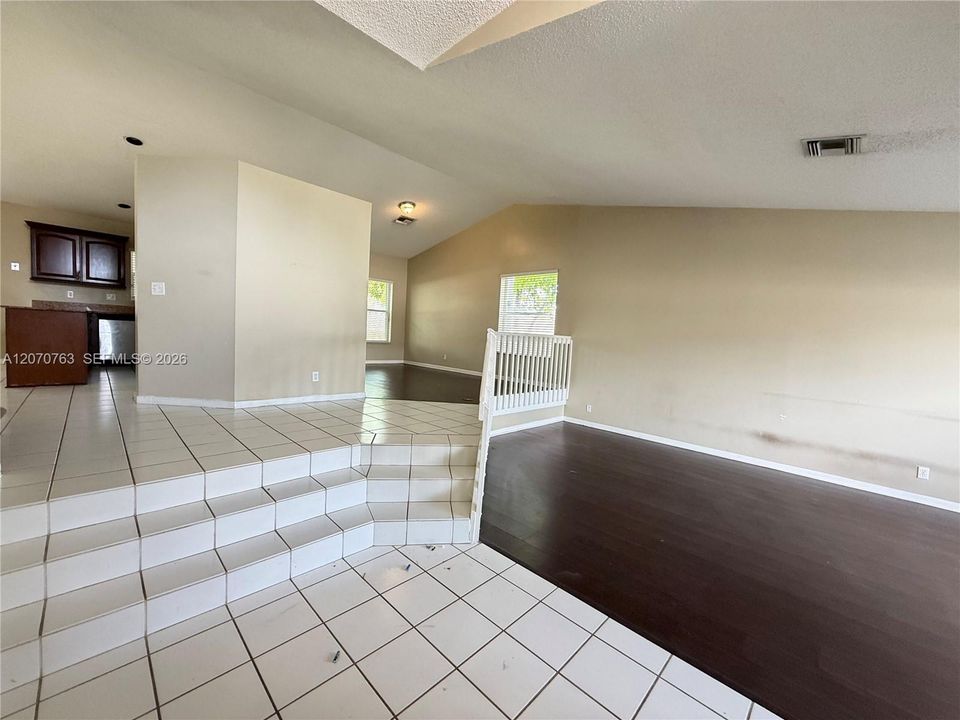 En Venta: $509,900 (4 camas, 3 baños, 2721 Pies cuadrados)