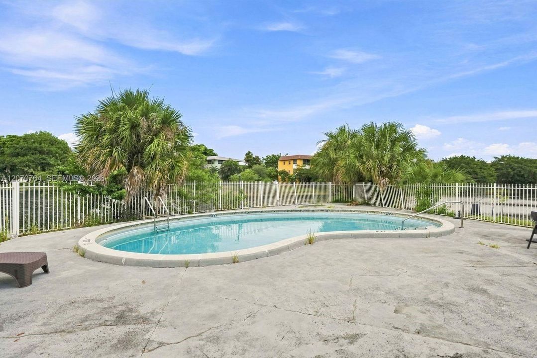 For Rent: $1,750 (1 beds, 1 baths, 790 Square Feet)