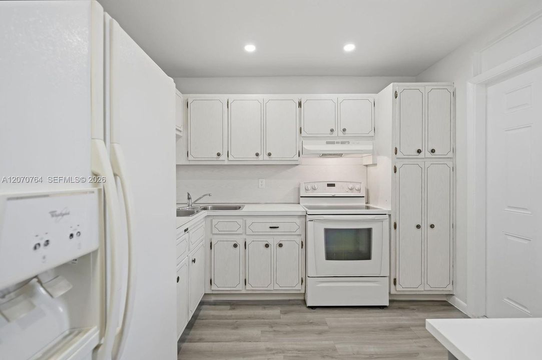 For Rent: $1,750 (1 beds, 1 baths, 790 Square Feet)