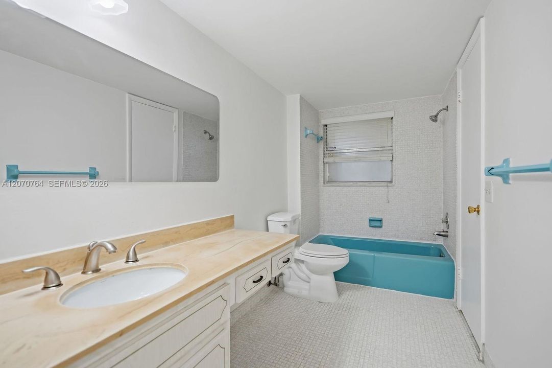 For Rent: $1,750 (1 beds, 1 baths, 790 Square Feet)