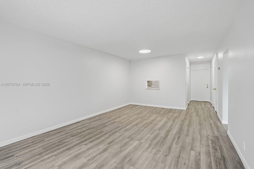 For Rent: $1,750 (1 beds, 1 baths, 790 Square Feet)