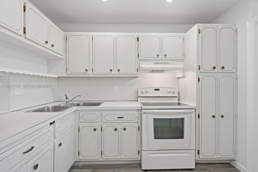 For Rent: $1,750 (1 beds, 1 baths, 790 Square Feet)