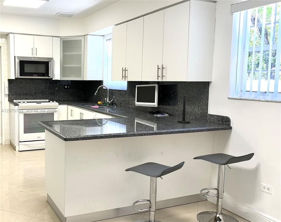 For Rent: $5,900 (3 beds, 3 baths, 1456 Square Feet)