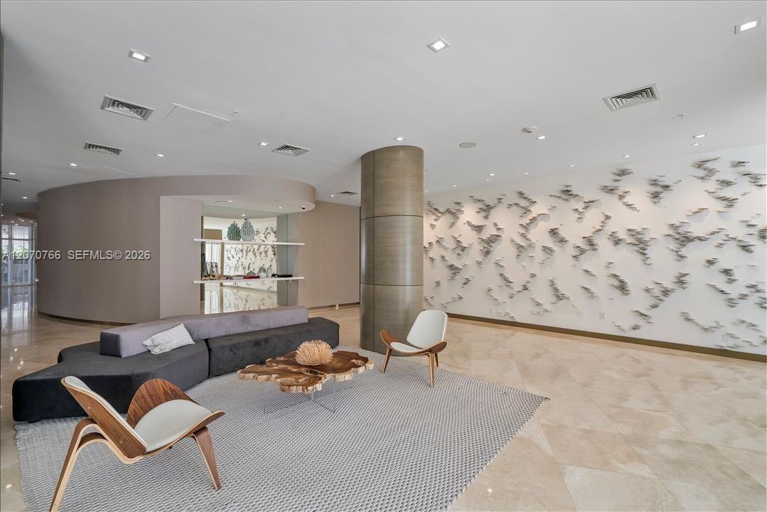 For Rent: $5,500 (2 beds, 2 baths, 1056 Square Feet)