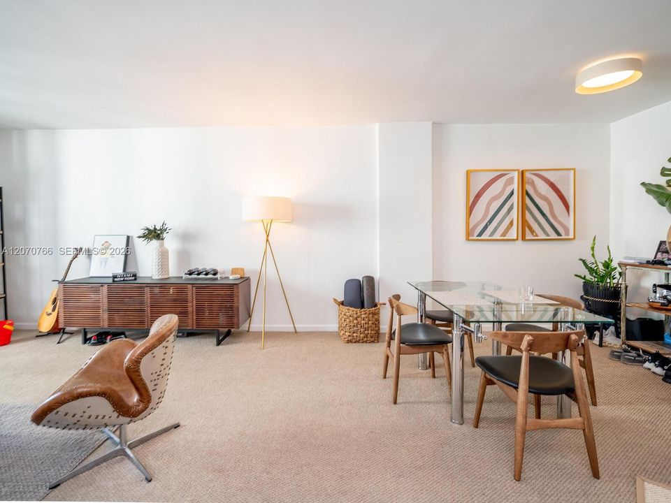 For Rent: $5,500 (2 beds, 2 baths, 1056 Square Feet)