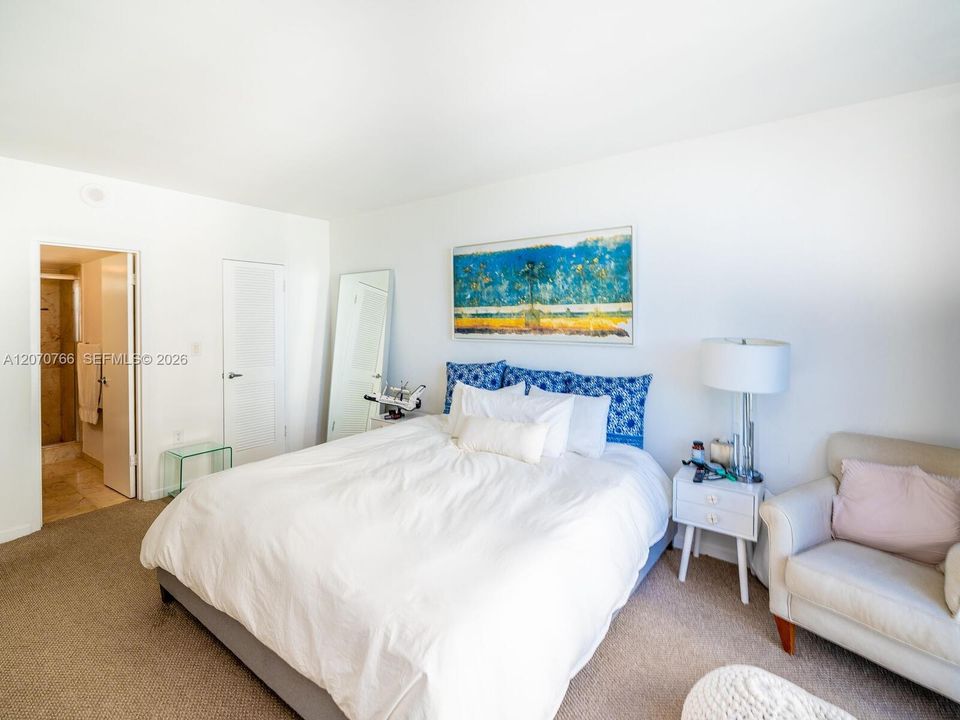 For Rent: $5,500 (2 beds, 2 baths, 1056 Square Feet)