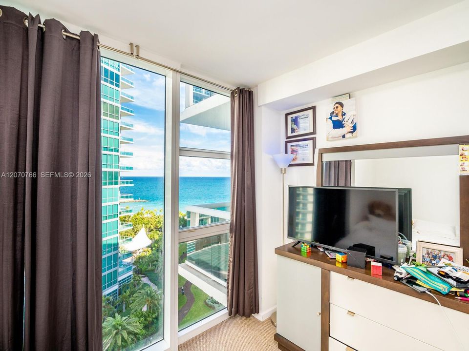 For Rent: $5,500 (2 beds, 2 baths, 1056 Square Feet)