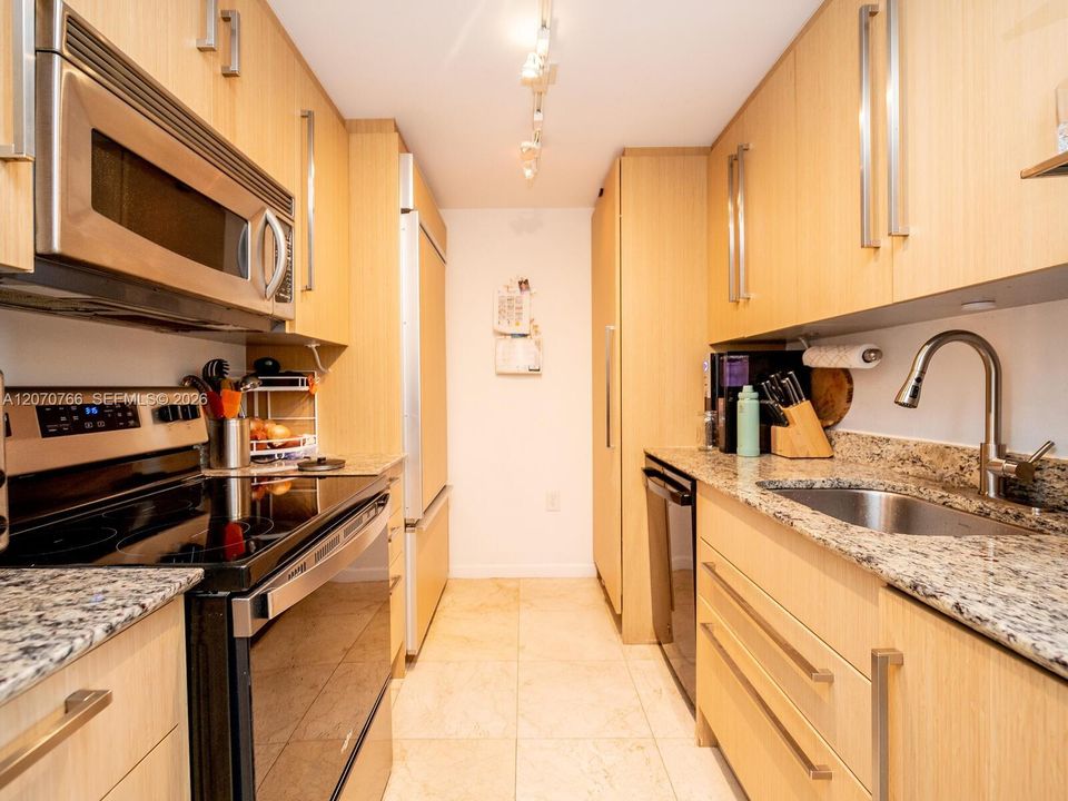 For Rent: $5,500 (2 beds, 2 baths, 1056 Square Feet)