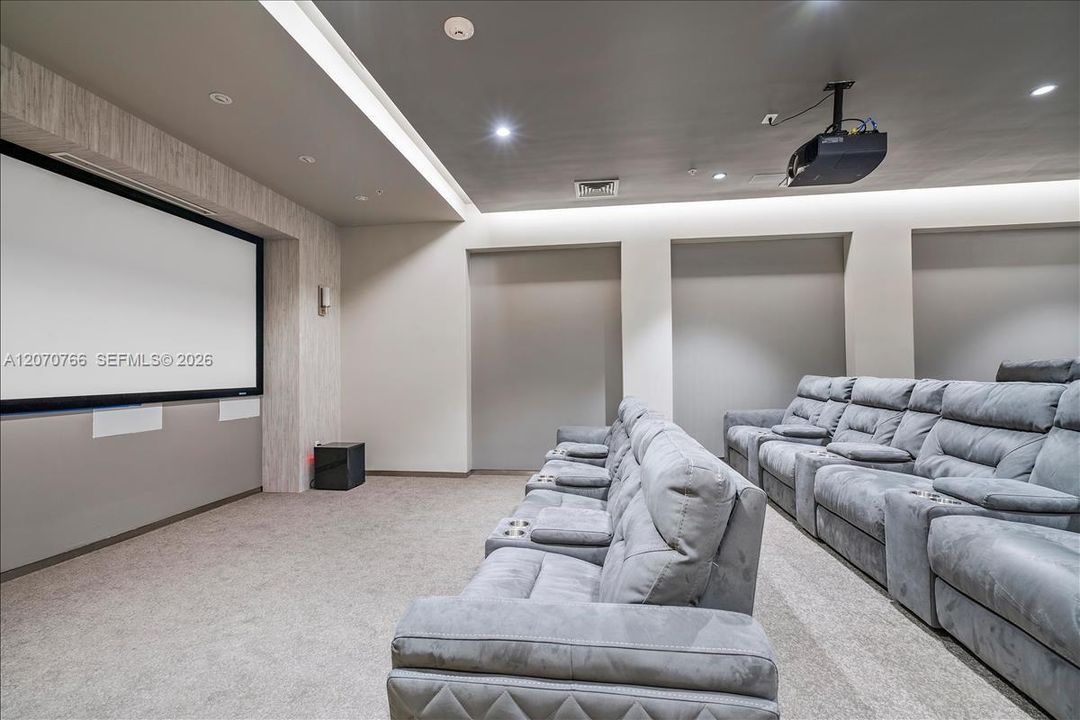 For Rent: $5,500 (2 beds, 2 baths, 1056 Square Feet)
