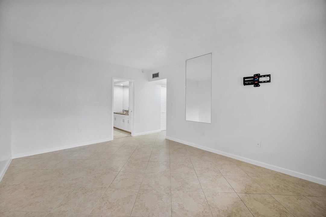 12-740 NE 199 St APT 205G_012