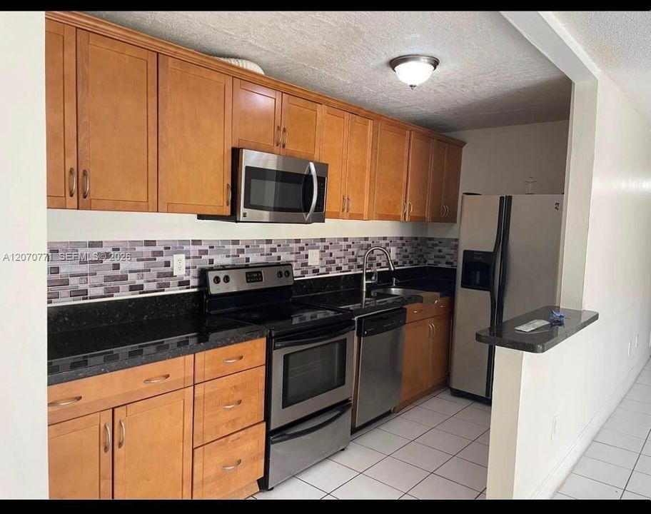 For Rent: $1,975 (1 beds, 1 baths, 780 Square Feet)