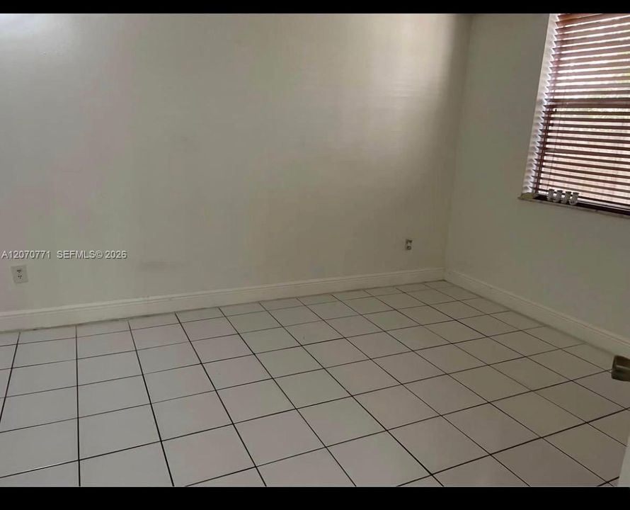 For Rent: $1,975 (1 beds, 1 baths, 780 Square Feet)