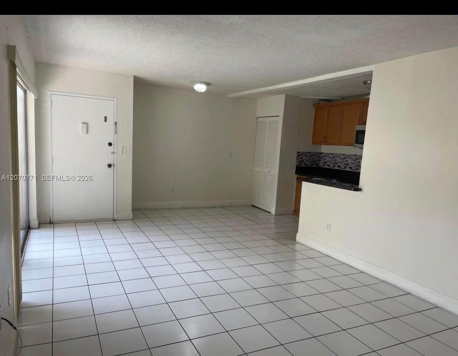 For Rent: $1,975 (1 beds, 1 baths, 780 Square Feet)