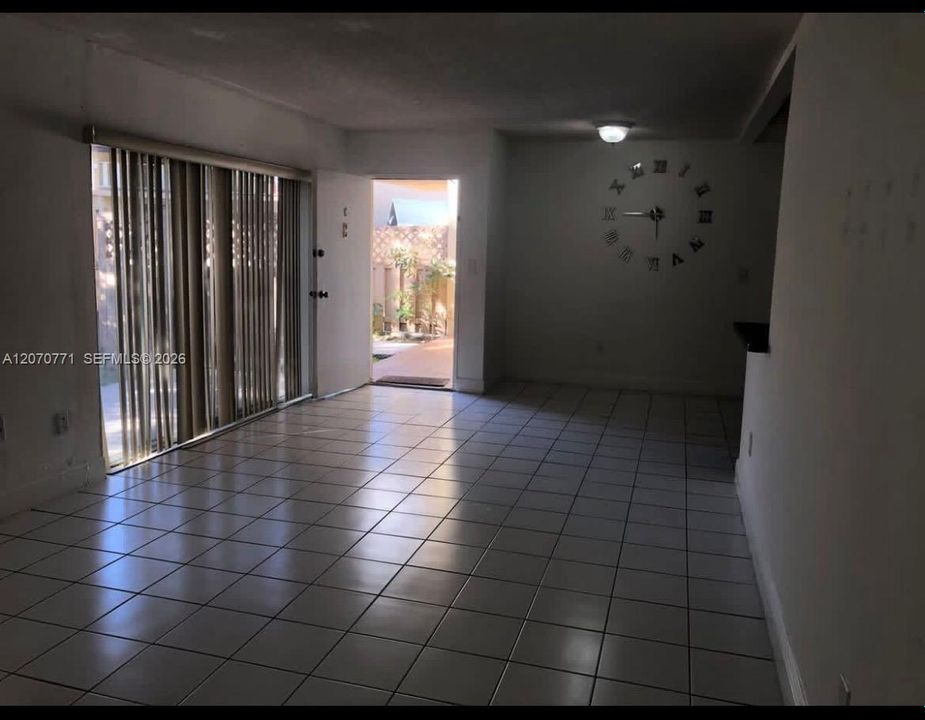 For Rent: $1,975 (1 beds, 1 baths, 780 Square Feet)