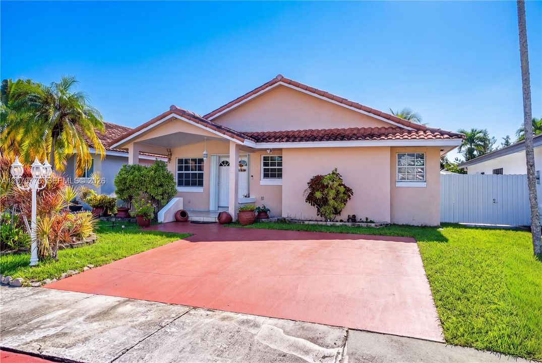 For Sale: $685,000 (3 beds, 2 baths, 2351 Square Feet)