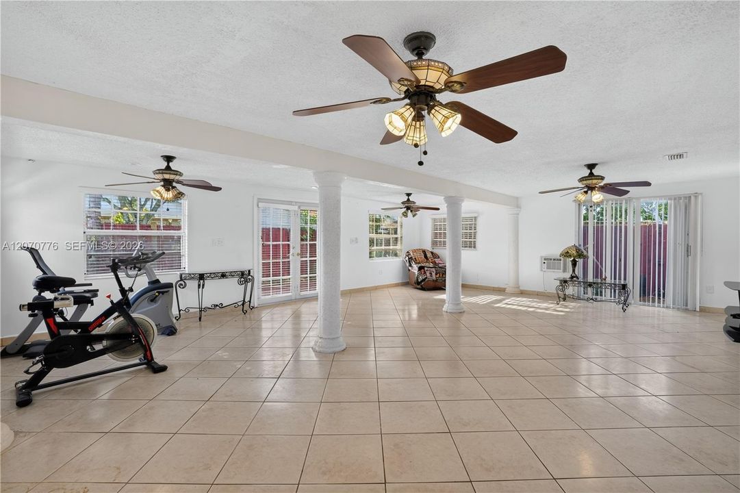 For Sale: $685,000 (3 beds, 2 baths, 2351 Square Feet)