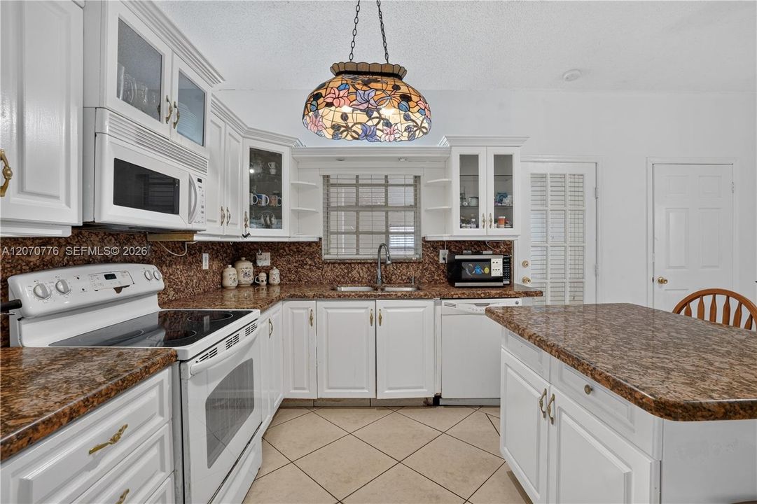 For Sale: $685,000 (3 beds, 2 baths, 2351 Square Feet)