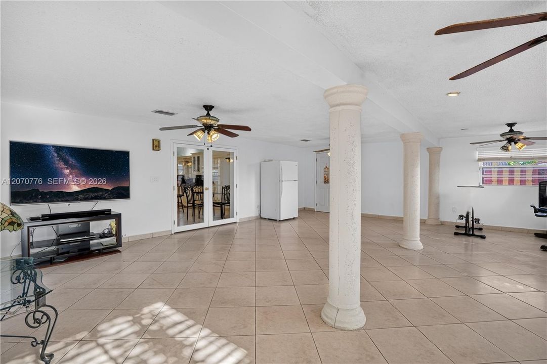 For Sale: $685,000 (3 beds, 2 baths, 2351 Square Feet)