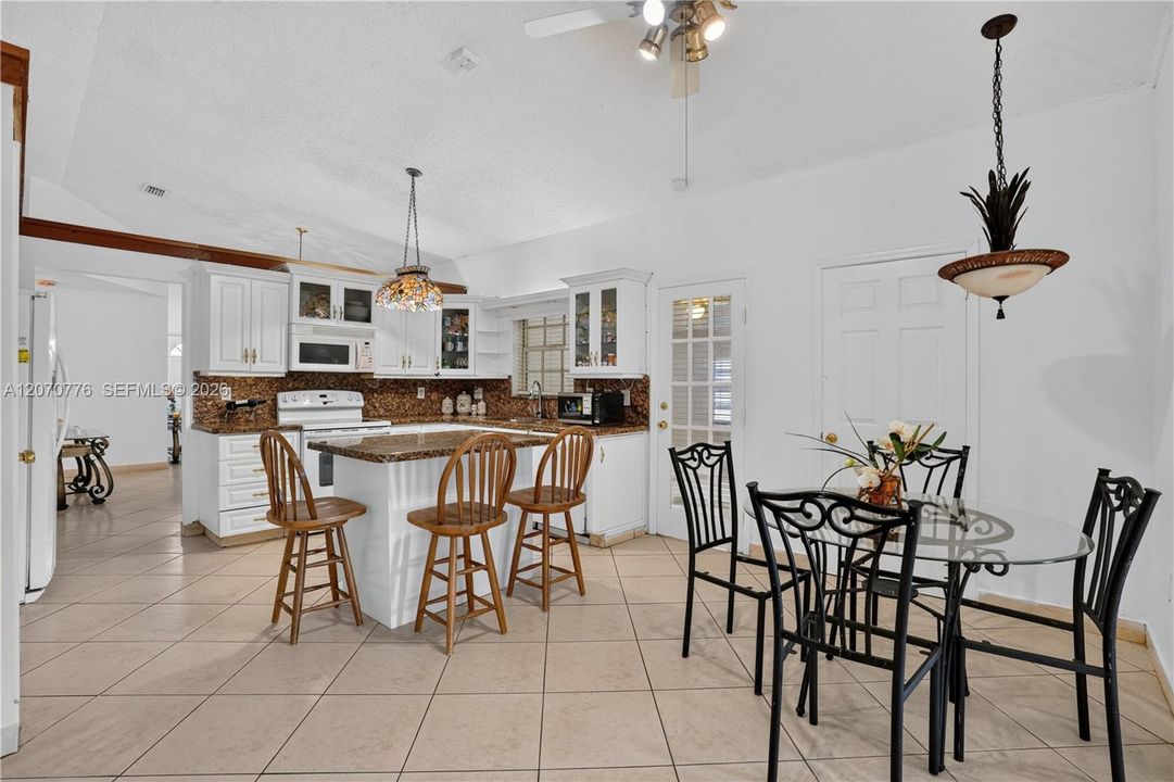 For Sale: $685,000 (3 beds, 2 baths, 2351 Square Feet)