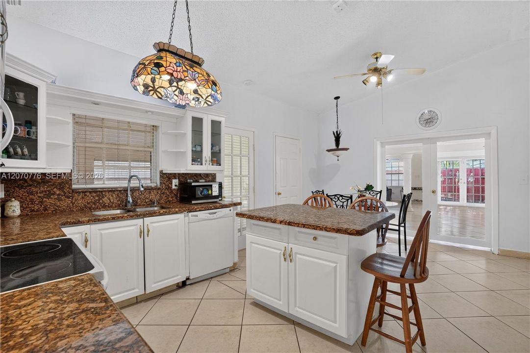 For Sale: $685,000 (3 beds, 2 baths, 2351 Square Feet)