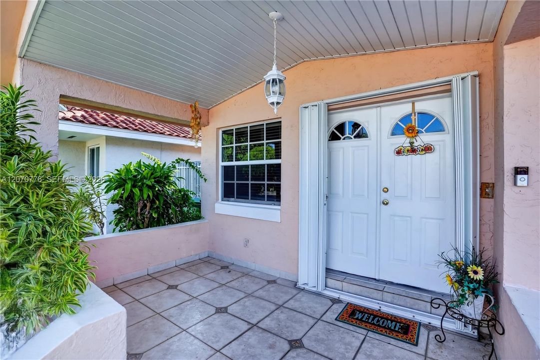 For Sale: $685,000 (3 beds, 2 baths, 2351 Square Feet)