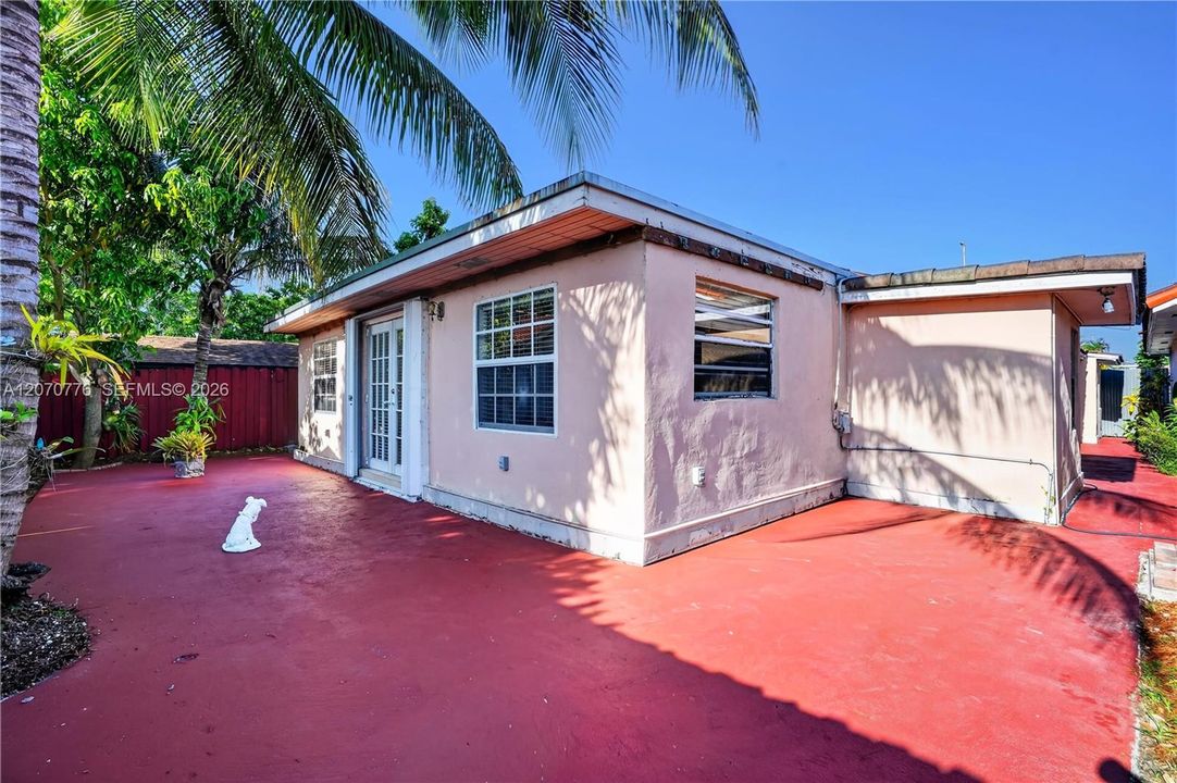 For Sale: $685,000 (3 beds, 2 baths, 2351 Square Feet)