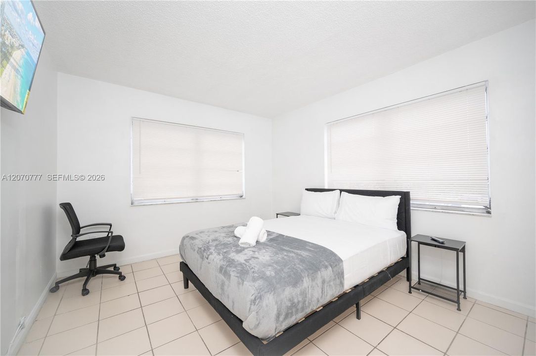 For Rent: $2,850 (3 beds, 2 baths, 910 Square Feet)
